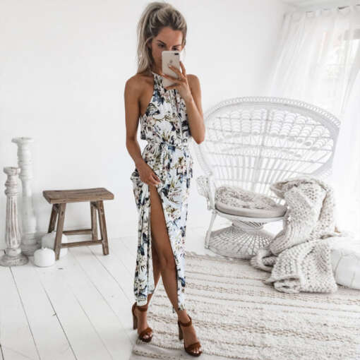 Valge lilleline pikk suvekleit naistele, boho stiilis lillemustriga ja avatud seljaga, sobilik rannapeoks.