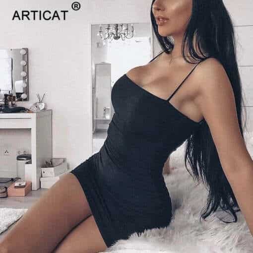 Must liibuv bodycon kleit, rihmadeta ja paeltega, sobib suvepeoks või rannapeoks.