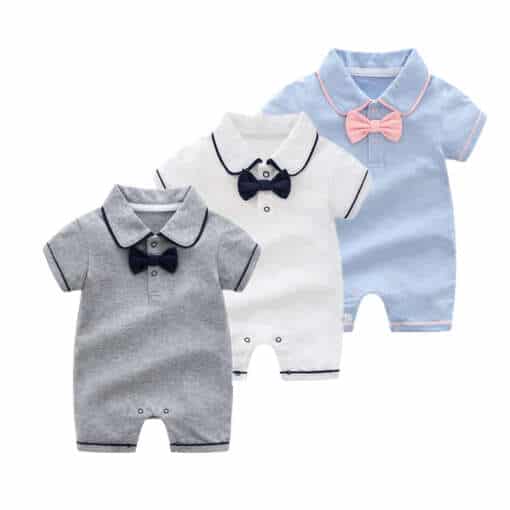 Lipsudega jumpsuit beebidele, valge ja musta kombinatsioon, sobib pidulikeks sündmusteks nagu sünnipäevad ja pulmad.