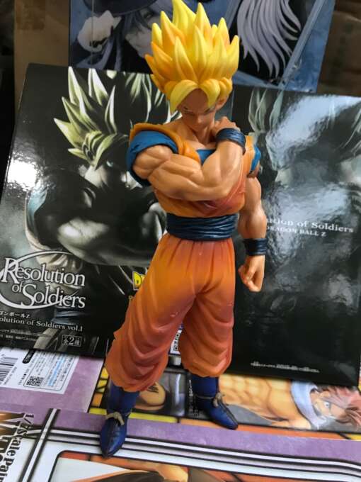 Goku figuriin "Dragon Ball Z" sarjast, seistes dünaamilises võitlusstardis.