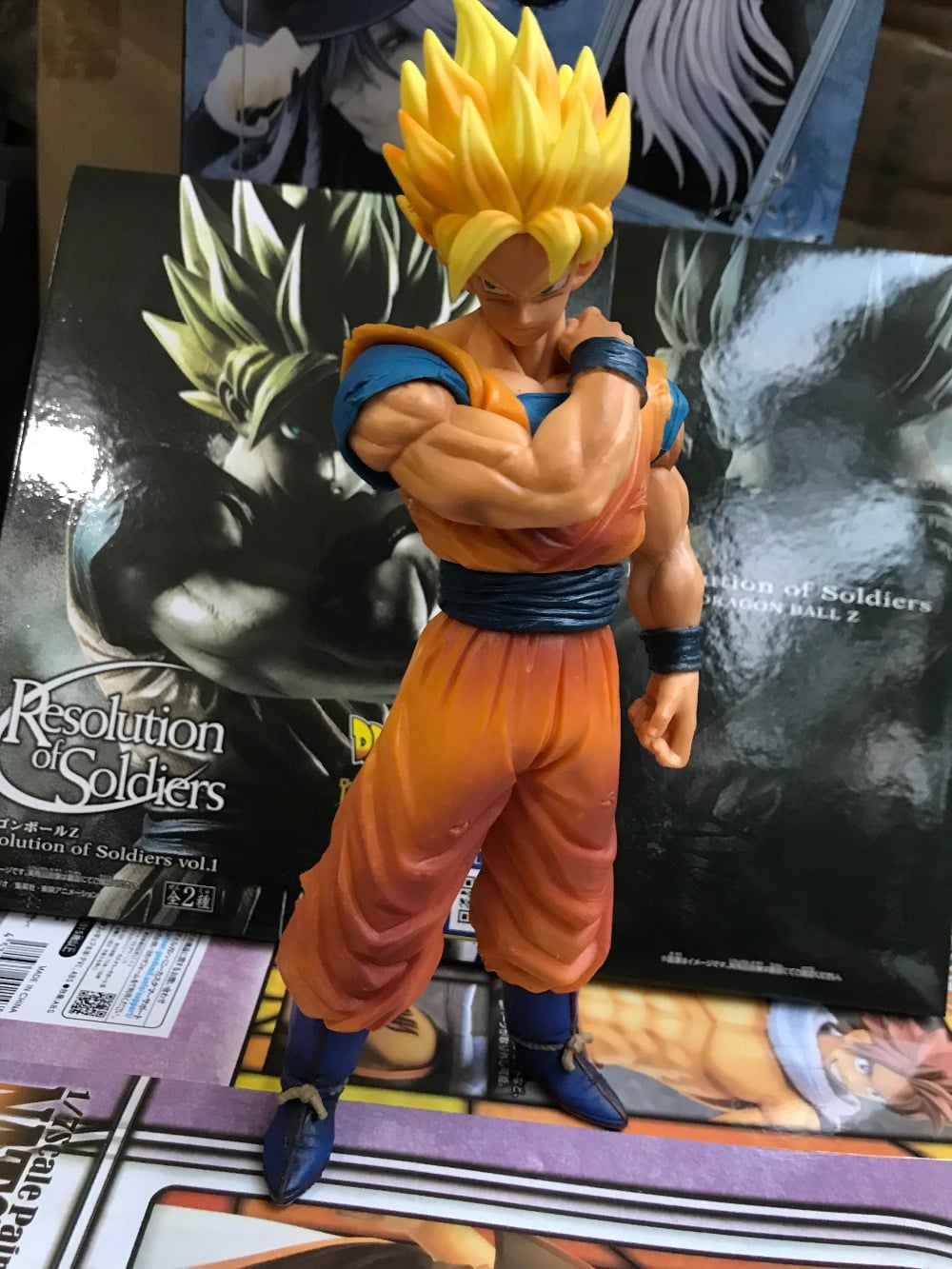 Goku figuriin "Dragon Ball Z" sarjast, seistes dünaamilises võitlusstardis.