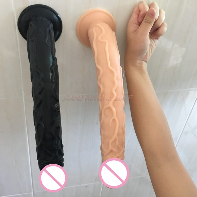 Suur iminapaga dildo mustal taustal, esiküljel nähtav iminapp.