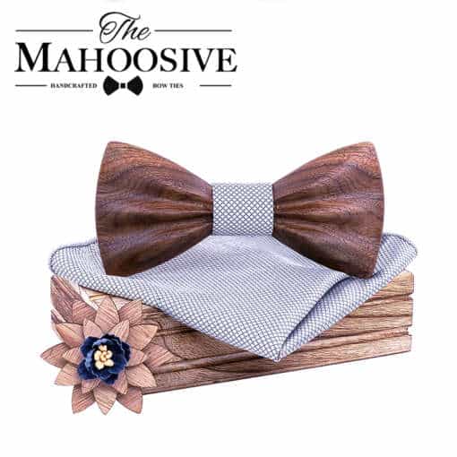 Komplekt lipsu, rätiku ja prossiga elegantsetes toonides.