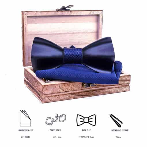 Komplekt rätikust ja puidust kikilipsust naturaalsetes toonides, rätik elegantse mustriga ja kikilips minimalistliku disainiga.