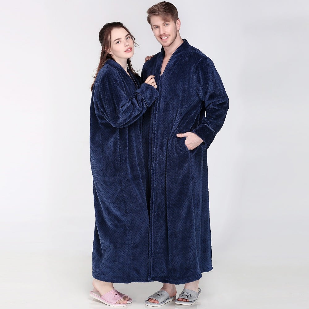 pikk ja avar hommikumantel halli taustaga, pehme materjal, unisex disain, sobib igapäevaseks kasutamiseks kodus