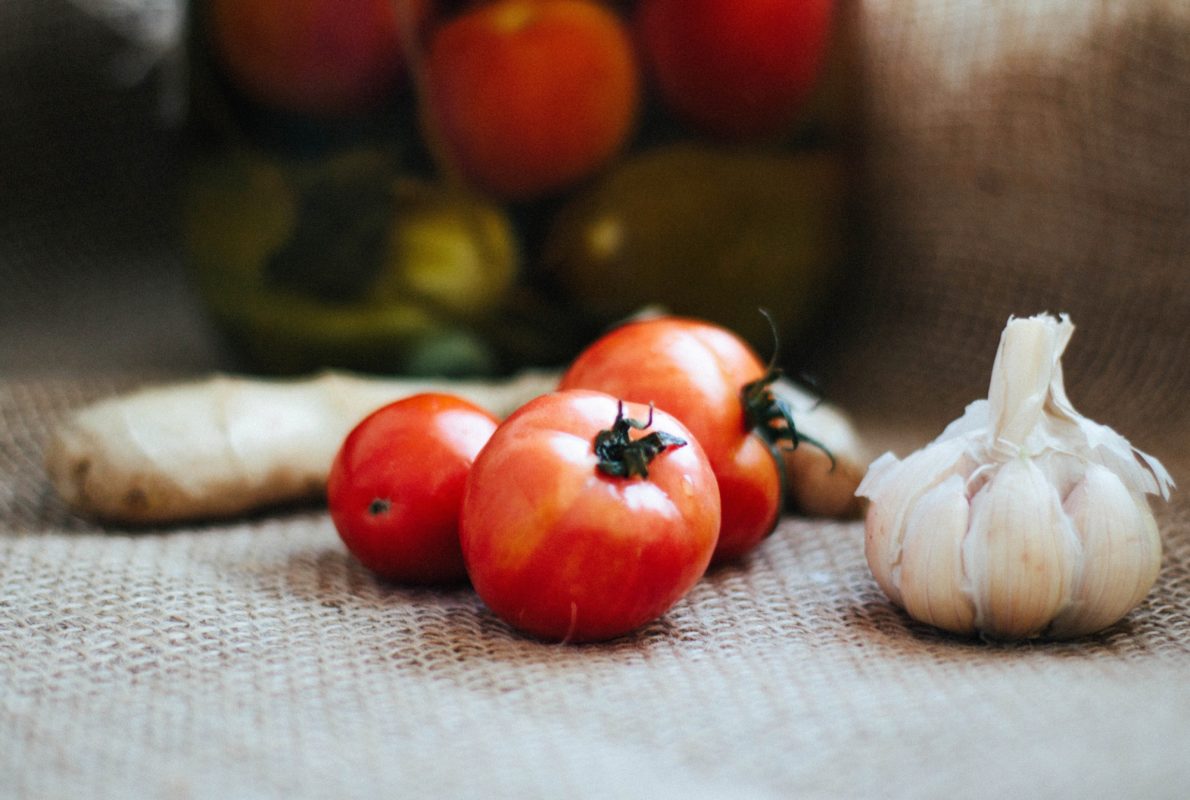 Kuidas istutada küüslauku sügisel? | E-pood Tootemaailm Küüslauk ja tomatid kotiriidel