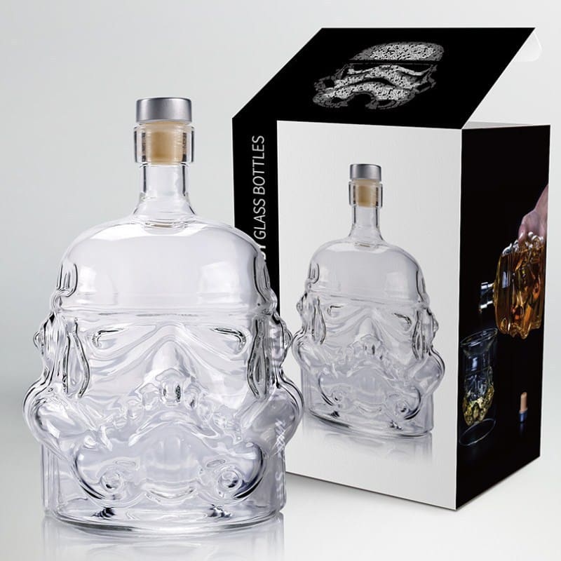 klaasist stormtrooper pudel valgel taustal