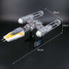 tähesõdade y-wing fighter lego komplekt halli ja kollase värviga, detailne kosmoselaeva mudel koos minifiguuridega