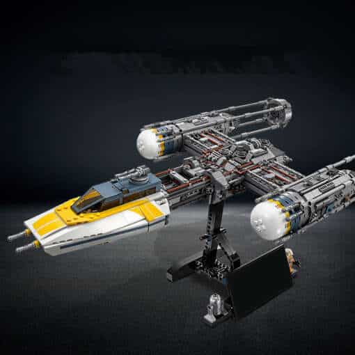 tähesõdade y-wing fighter lego komplekt valgel taustal