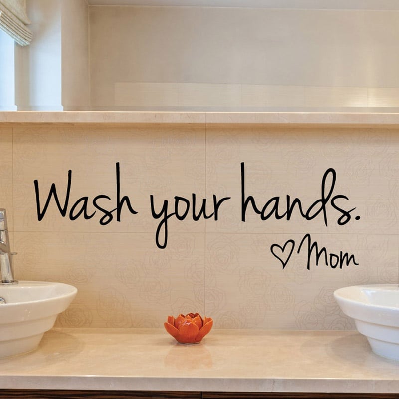 seinakleeps wash your hands musta tekstiga valgel taustal vannitoa seinal