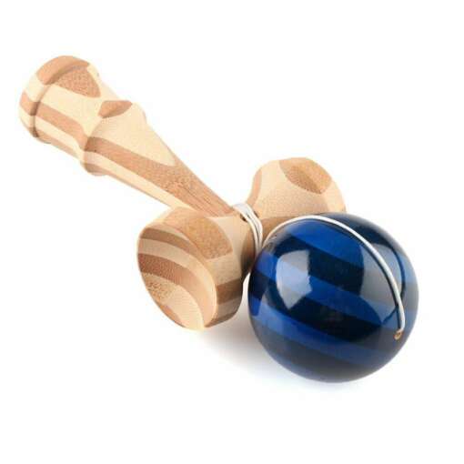 triibuline puidust kendama rohelise ja punase palliga mänguasjade kategooria