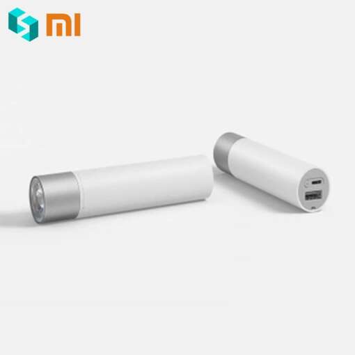 laetav xiaomi taskulamp musta korpusega puidust laual
