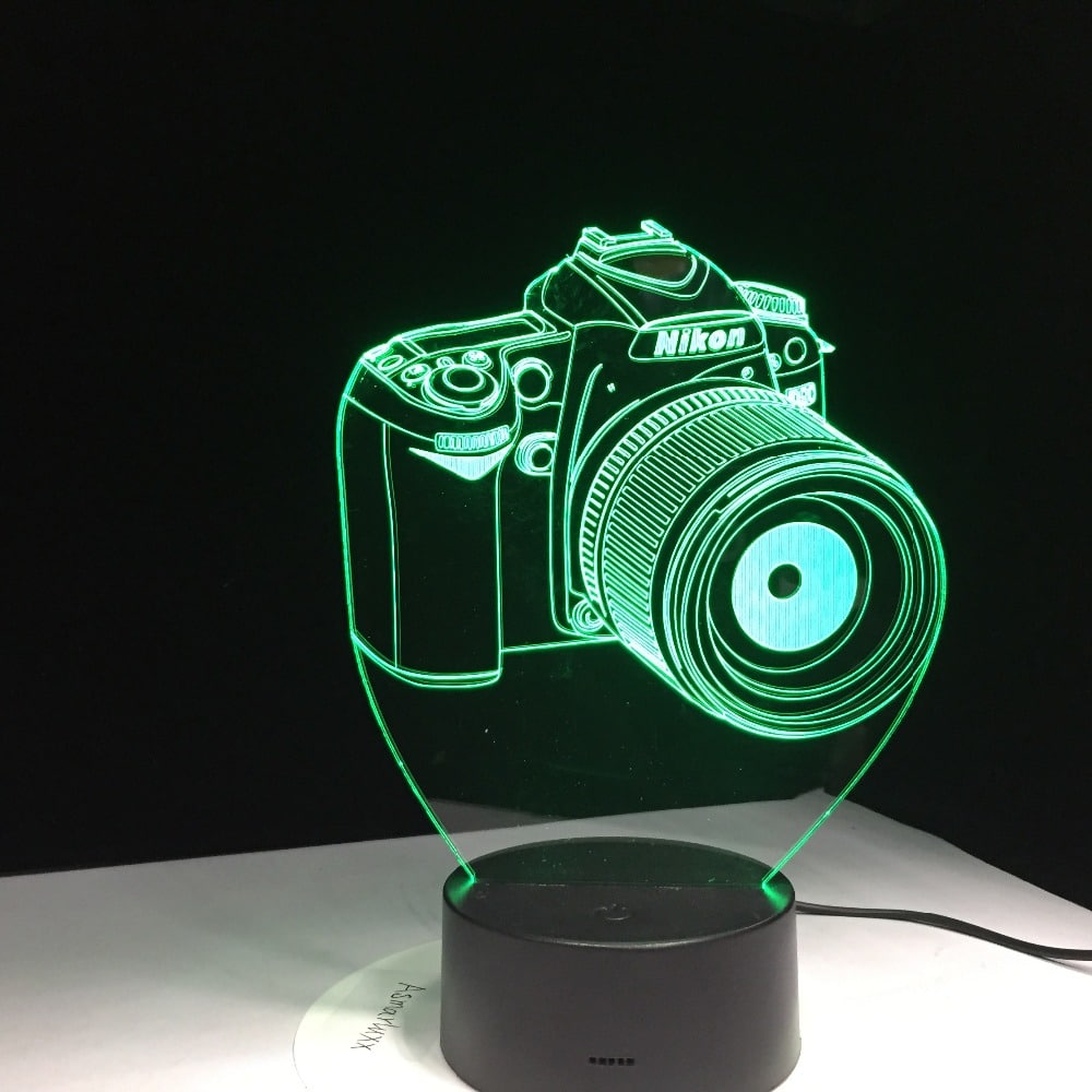 LED lamp fotokaamera kujundusega musta ja valgega