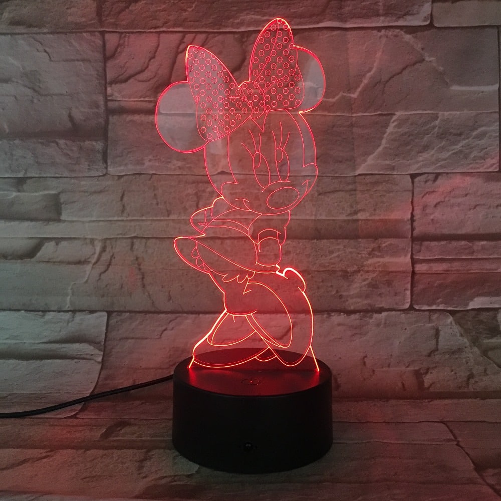 3D lamp minni hiir kuju, millel on roosad kõrvad ja punane lips, mis seisab valgel taustal