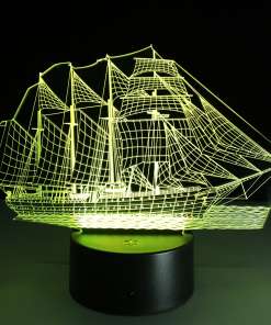 3D lamp laevakuju LED valgustusega öölambina pimedas toas