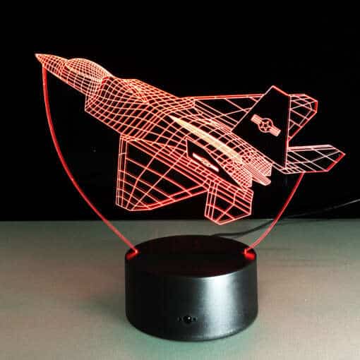 3D lamp lennuki kujutisega pimedas toas