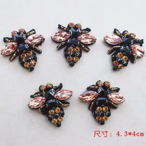 kristallidega mesilased 5 tk komplektis suurus 4.3 x 4 cm mesilased rohelisel taustal