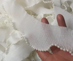 valge pärlitega tüll laiusega 6 cm ja pikkusega 91 cm polüestri ja puuvilla segust