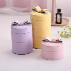 ümmargune peegliga ehtekarp pu materjalist mõõtudega 16.5x9x9cm