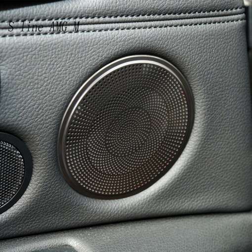 hallid metallist uksekõlarite katted auto sisemuses