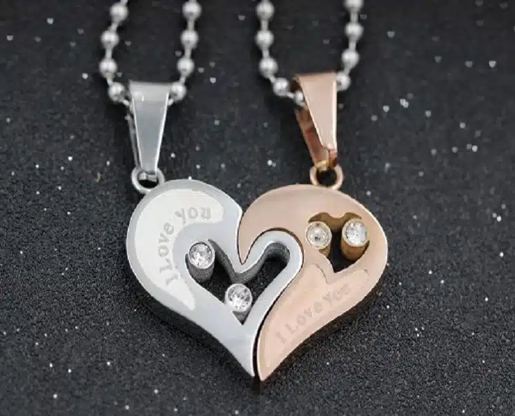 Mens Stainless Steel Chain Black Heart Love Necklaces for Couples Korean Ladies Fashion Trendy Paired Suspension Pendants Model 41