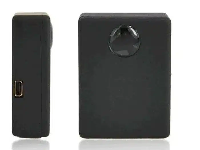väike must ristkülikukujuline seade, millel on USB-port ja objektiiv