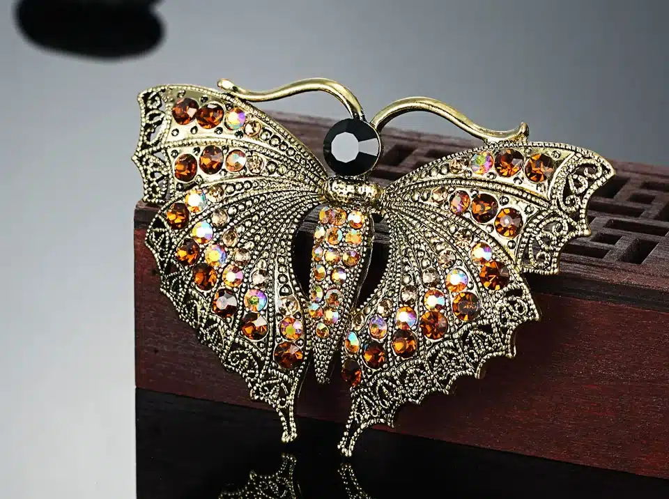 Vintage Butterfly Brooch For Women Party Gifts Colares Rhinestone Brooches Bouquet Green insect Hijab Accessories Scarf Pins 26