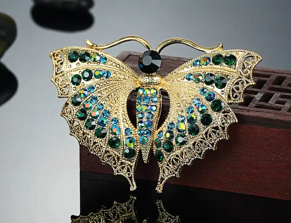Vintage Butterfly Brooch For Women Party Gifts Colares Rhinestone Brooches Bouquet Green insect Hijab Accessories Scarf Pins 27