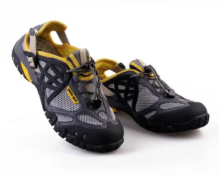 2017 Men Outdoor Sneakers Breathable Hiking Shoes Big Size Men Women Outdoor Hiking Sandals Men Trekking Trail Water Sandals 39