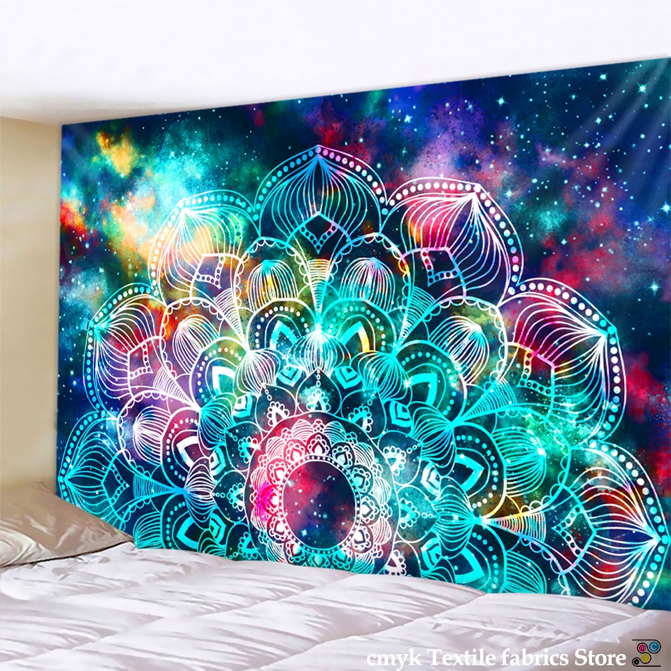 värviline mandala seinavaip kosmilise taustaga