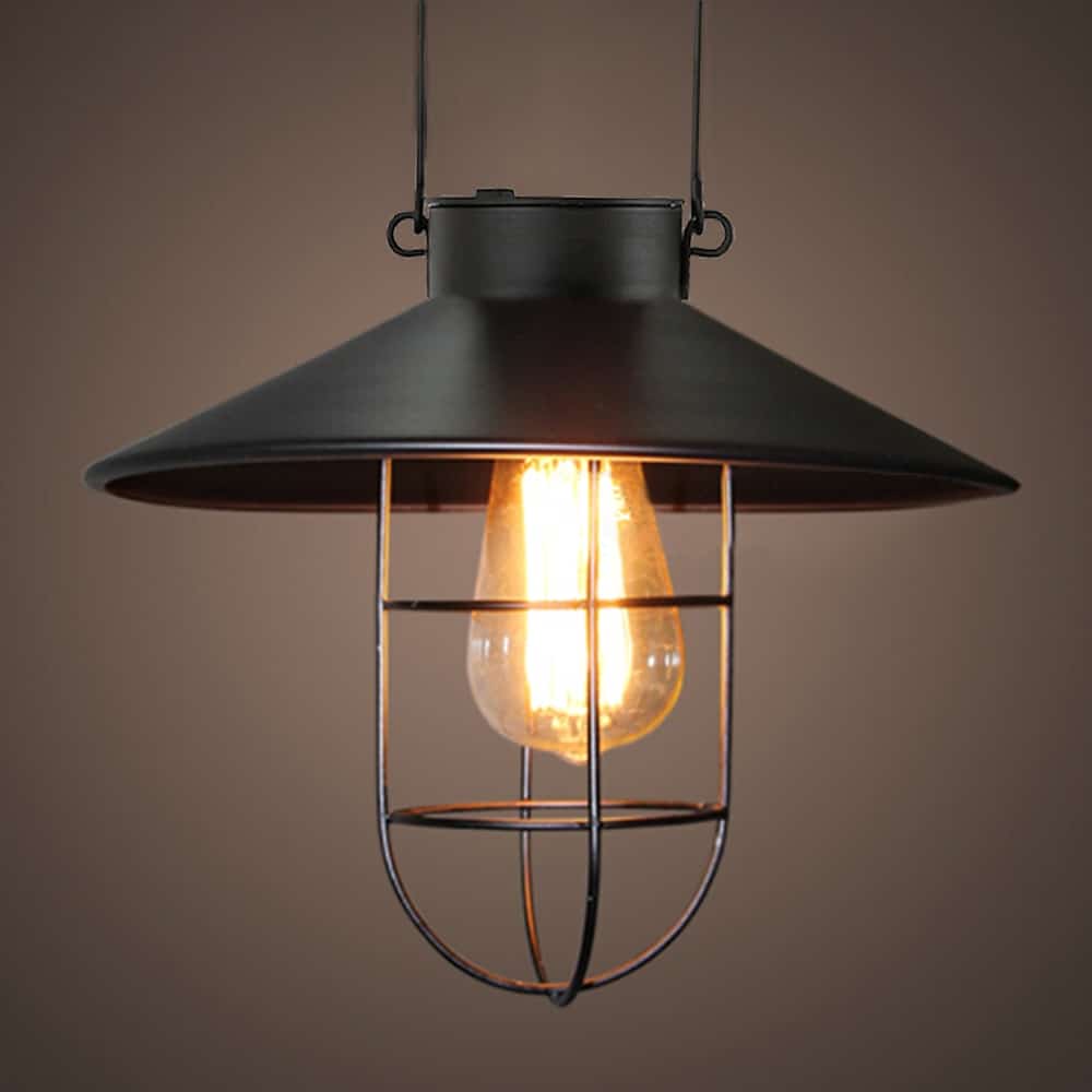 must metallist vintage stiilis latern, millel on kaitsev traatvõrk ja soe LED-pirn