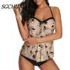 naine kannab lillemustriga vintage stiilis trikood