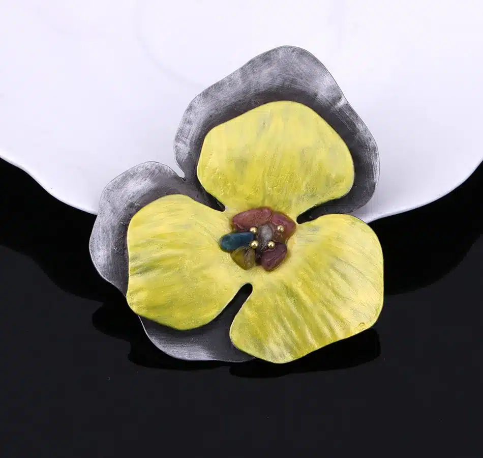 MloveAcc Brand Vintage Women Brooches & Pins Jewelry Yellow Enamel Flower Brooch w/ Stone Fashion Anniversary Souvenirs 18