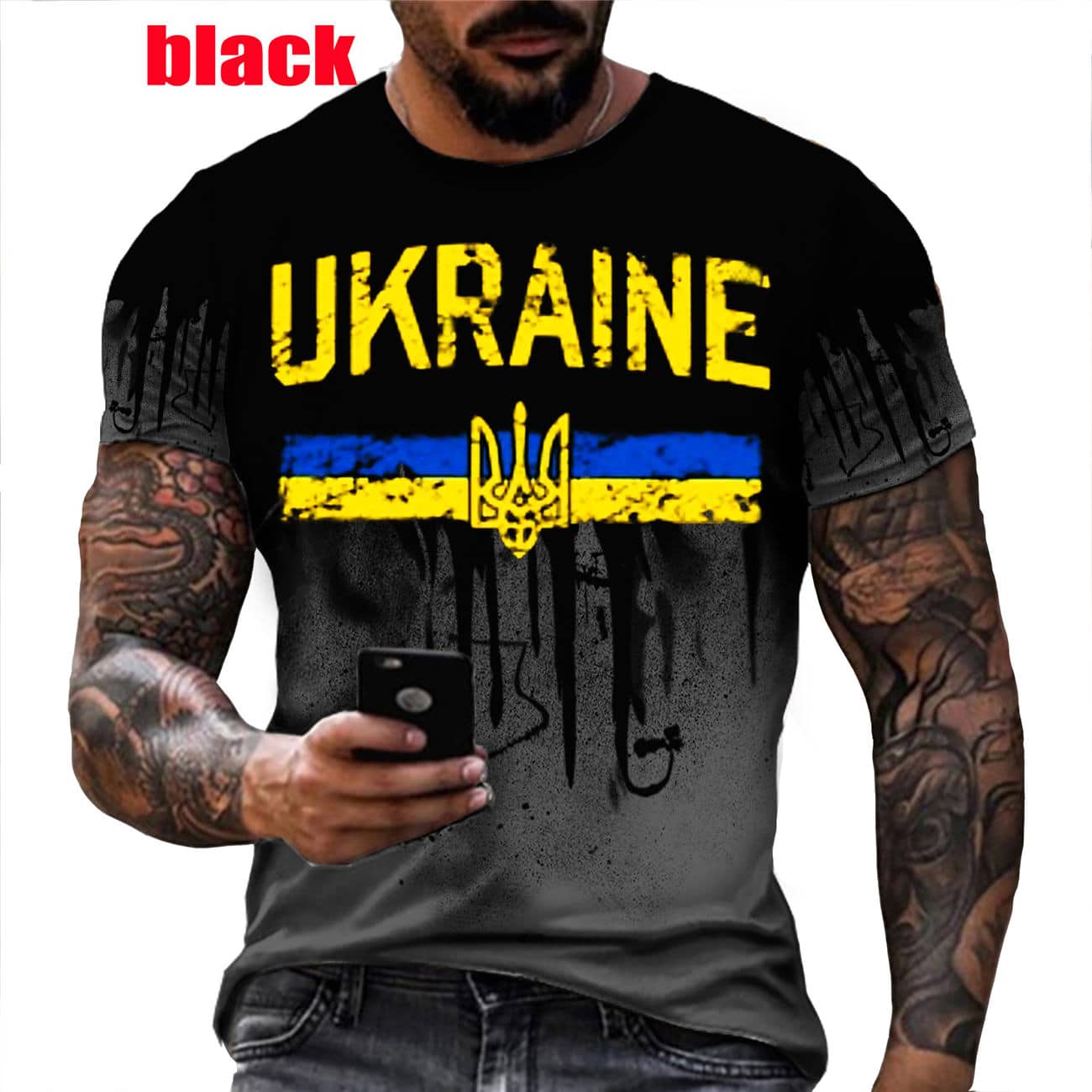 mees kannab musta T-särki Ukraina kirjaga