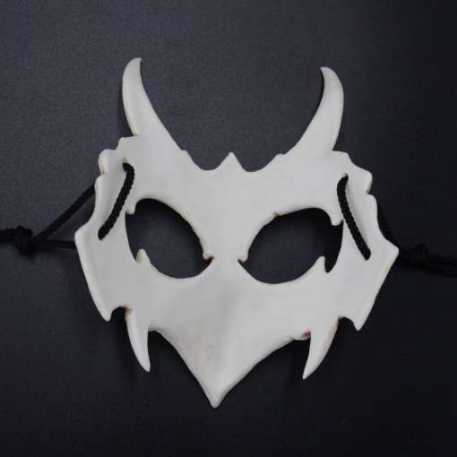valge draakoniluude stiilis mask musta paelaga