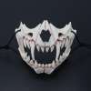 valge draakoni luudest inspireeritud mask teravate hammastega