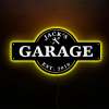 must ja kollane LED silt tekstiga 'garage', millel on ümmargune keskosa ja ristkülikukujulised servad