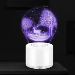 valge alusega LED lamp, millel on 3D pilt hirvest ja puudest lilla valgusega
