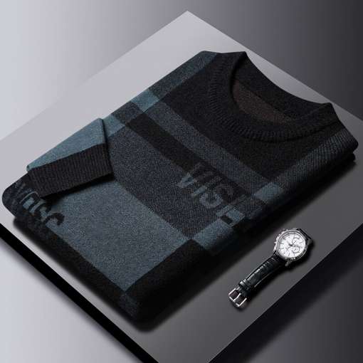ruuduline meeste pullover hallides ja mustades toonides, kõrvale asetatud käekell