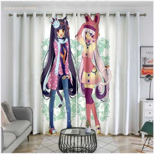 valged kardinad anime stiilis tegelastega, kaks tüdrukut värvilistes riietes