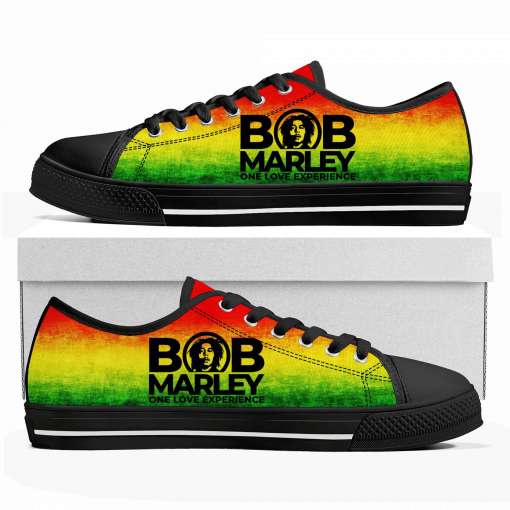 värvilised tennised musta ninaga ja Bob Marley logoga