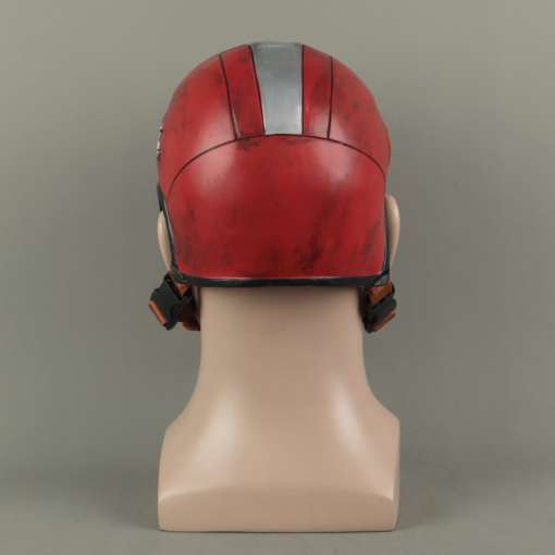 punane kiivrikujuline mask halli triibuga, vaade tagant