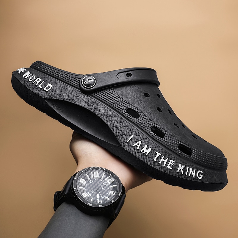 mustad augulised plätud kirjaga 'i am the king'
