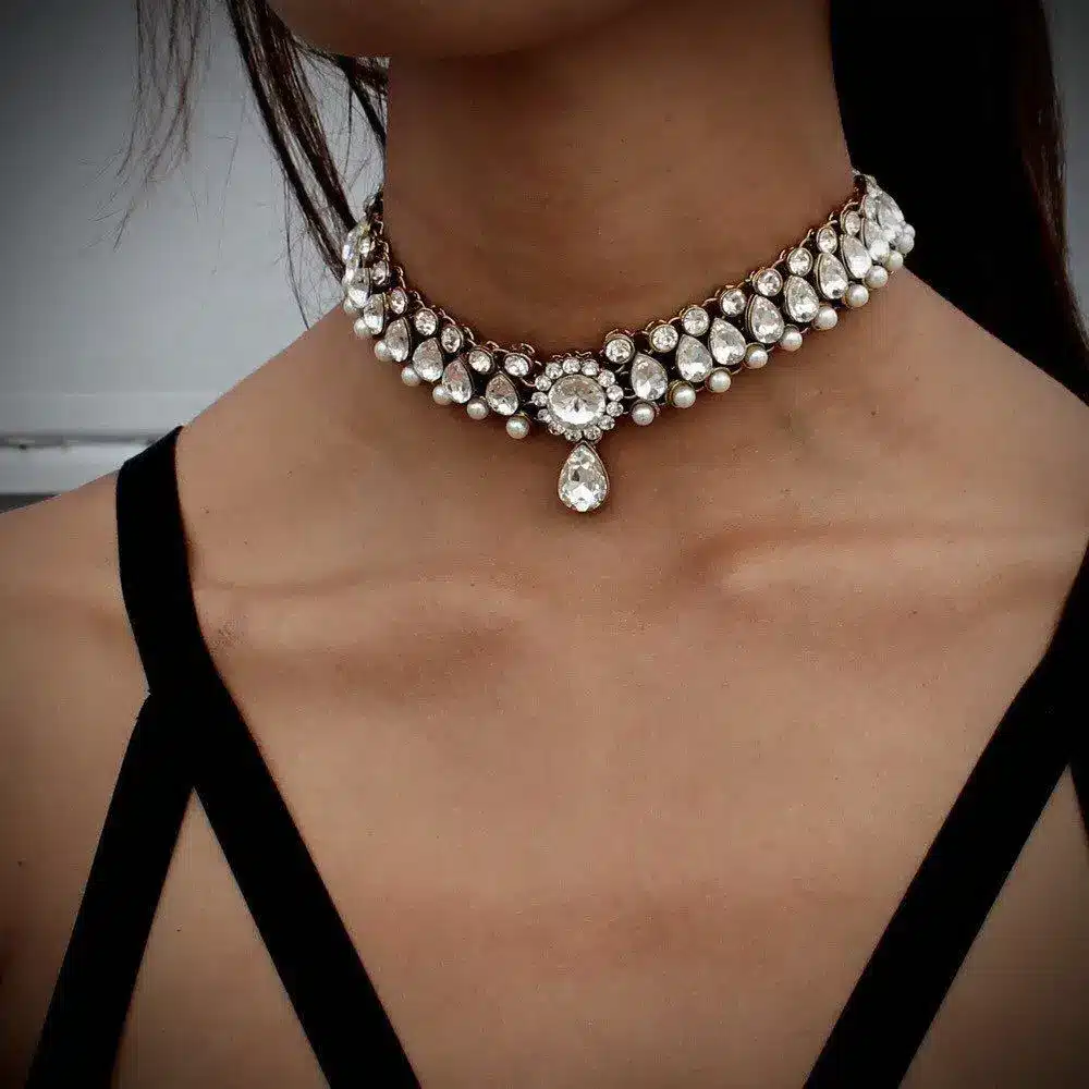 Moodsad choker kaelakeed | kujundav pilt e-kaubamaja pildikogust