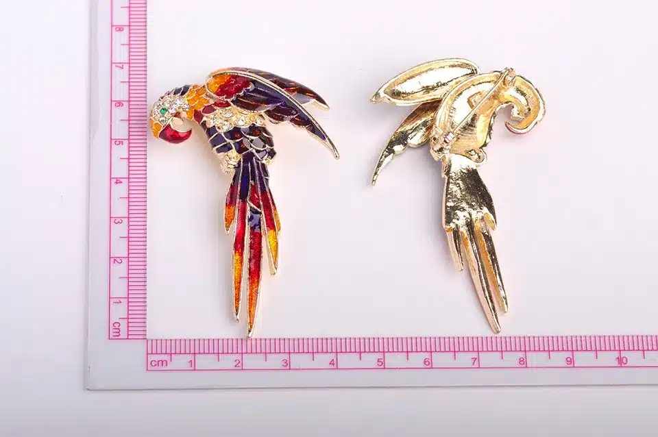 Nice Red Birds Brooch Pin Perfect Enamel Brooches women Birthday Gift Broche Gold Brooches Pins Broches Women Hijab Accessories 30