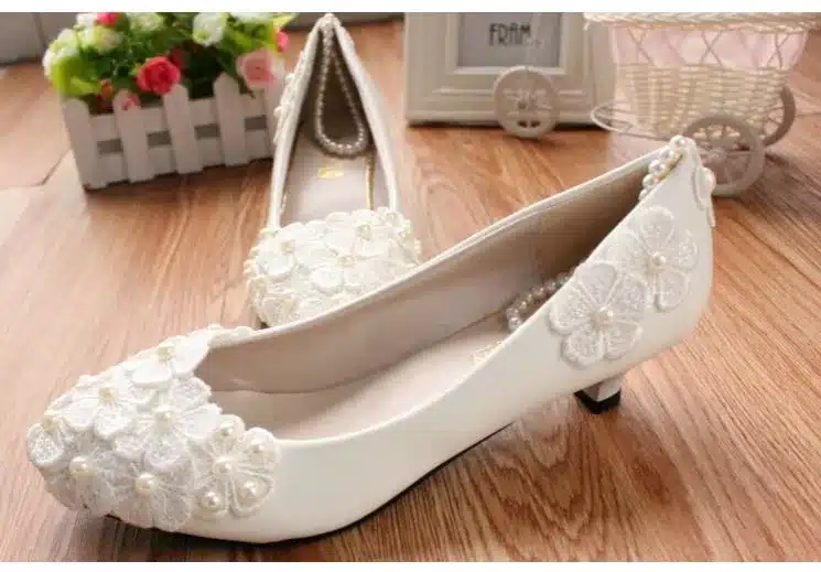 MIDDLE/LOW/HIGH HEELS white pumps shoes with lace flowers cheap low price, bridal pearls anklets party pumps, TG005 women's shoe 22