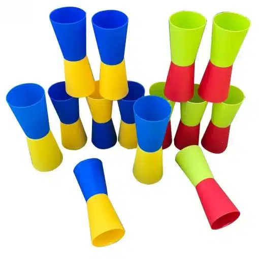 kahevärvilised plastkoonused sinise-kollase ja punase-rohelise kombinatsiooniga
