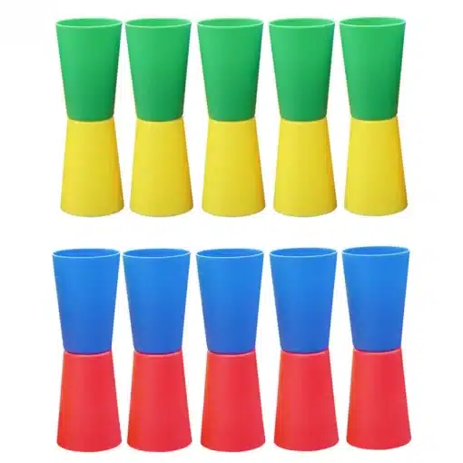 kahevärvilised plastkoonused rohelise-kollase ja sinise-punase kombinatsiooniga