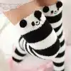 mustvalged triibulised põlvikud panda näoga