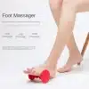 punane jalalaba massaažirullik toolil istuva inimese jalge all